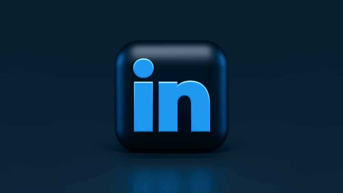 LinkedIn 3D icon in dark blue